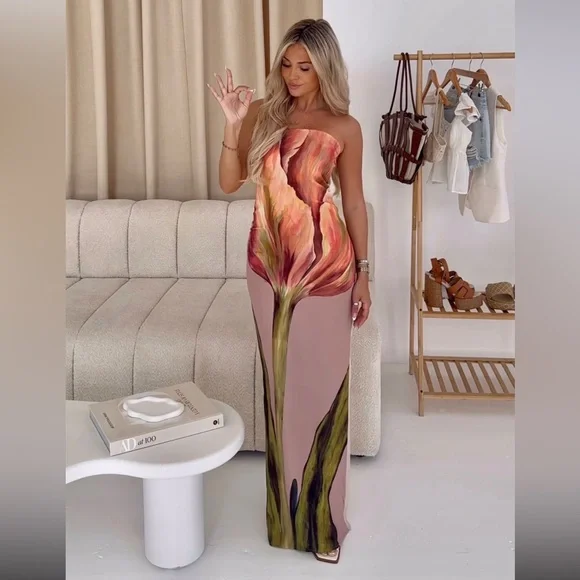 PrettyLittleThing viral dress - tulip flower maxi dress, strapless column dress - Picture 3 of 9